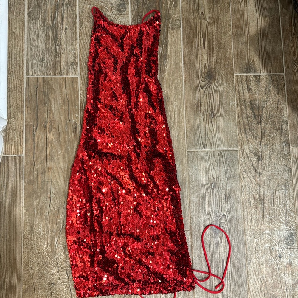 Beautiful red mini dress. Size xxs. Brand is motel.